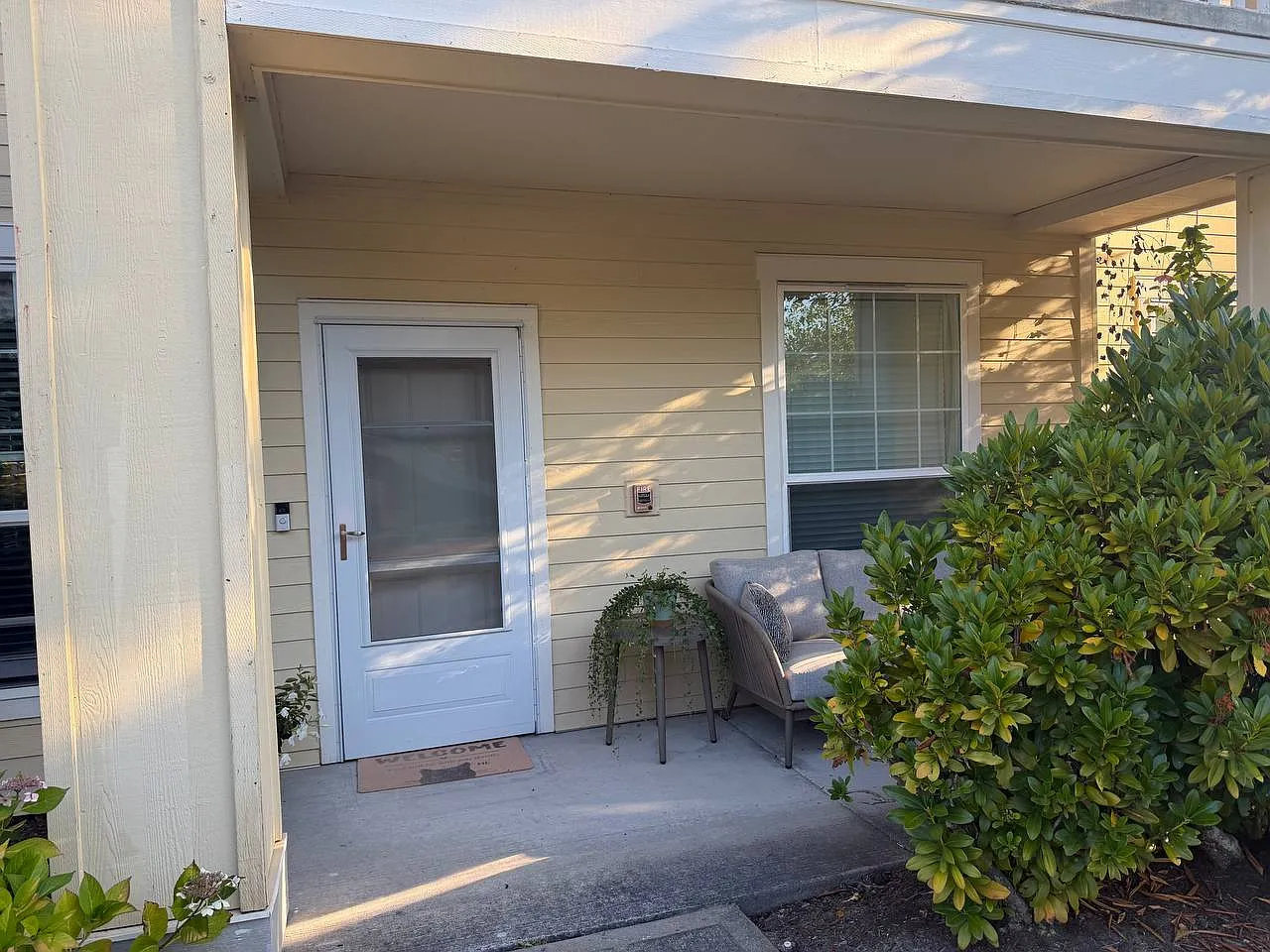 3 bed, 1282 sqft, $3,000 — Photo 4