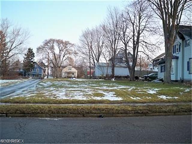 2nd image of 1647 Tuscarawas St E