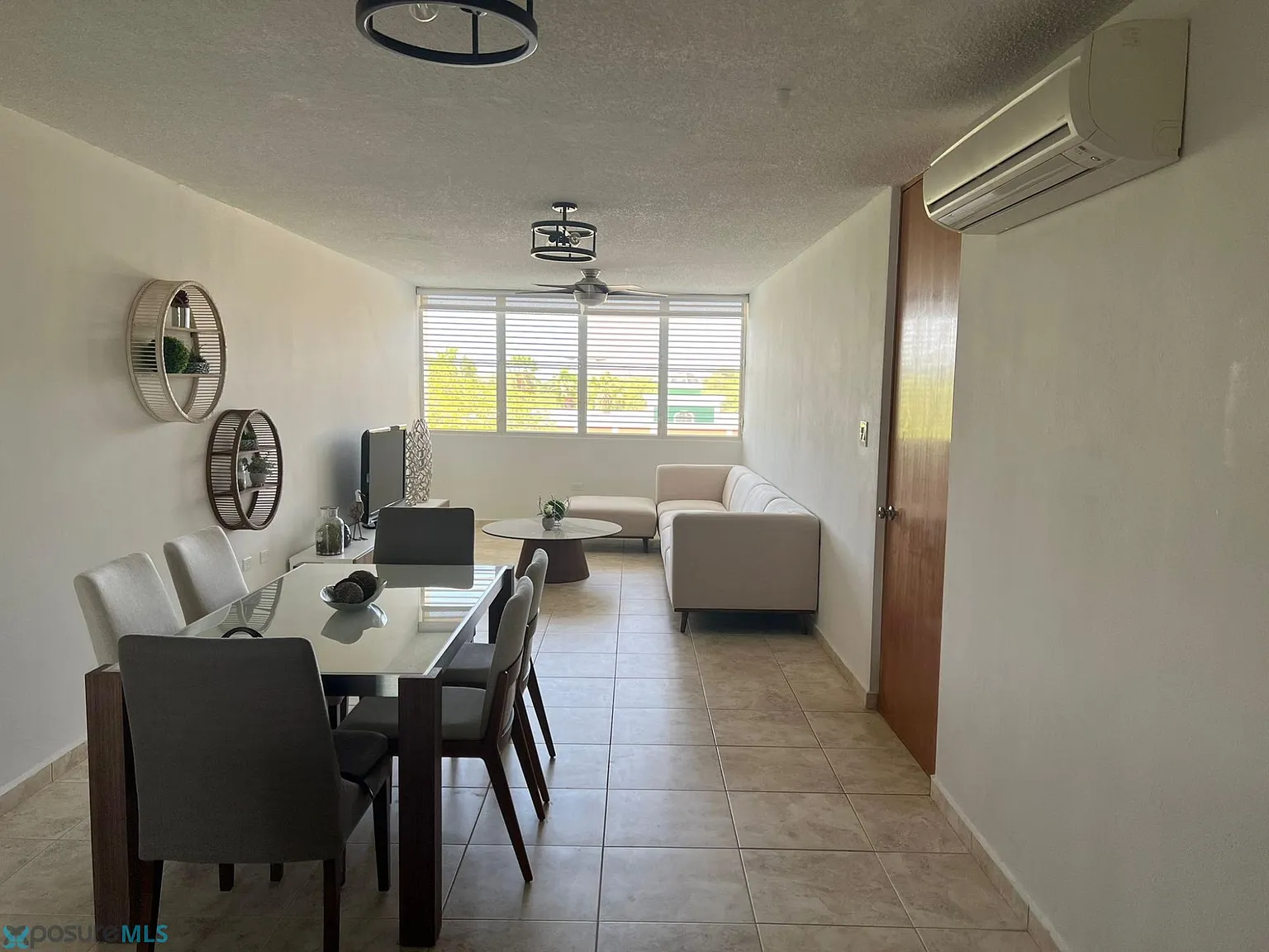 2 bed, 2.5 bath, 2281 sqft — Photo 2