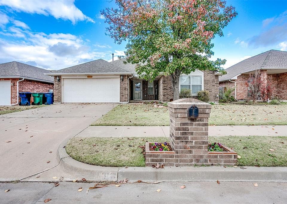1st image of 113 SW 132nd Pl
