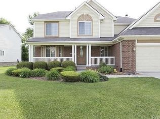 24152 Watercrest Ct, Farmington Hills, MI 48336