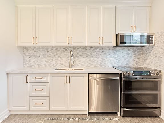 3rd image of 21 Robinglade Dr