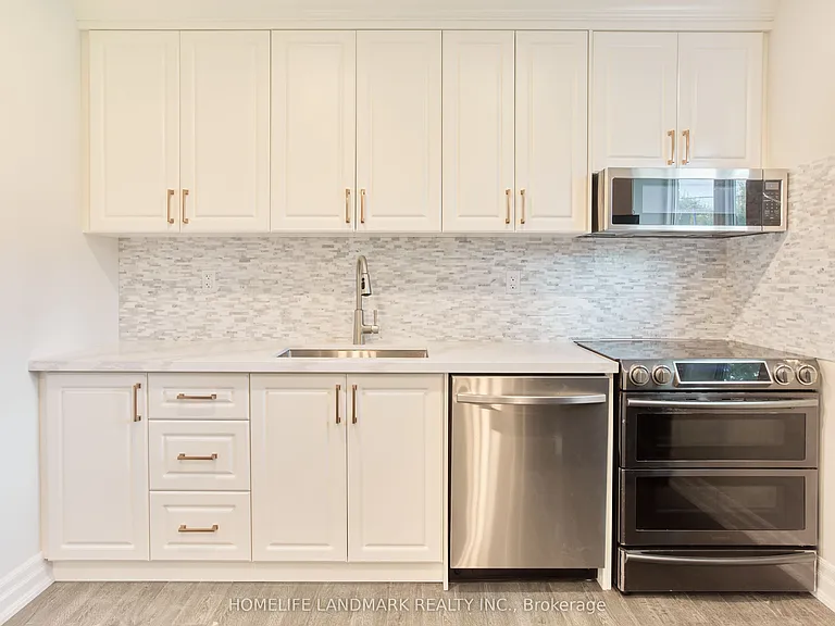 21 Robinglade Dr #LOWER — Photo 3
