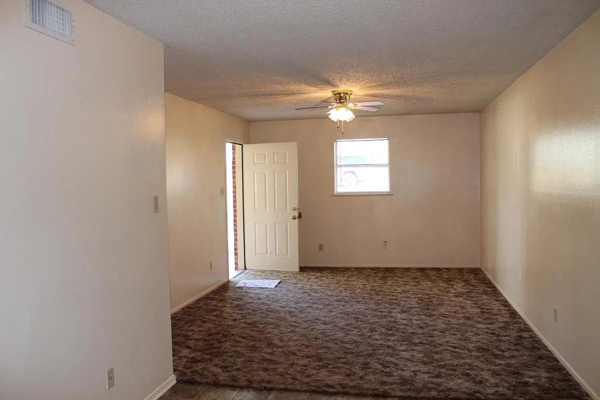 704 S Cohagen Street — Photo 4