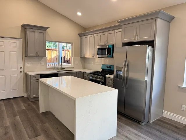 4048 Rockford Dr — Photo 1