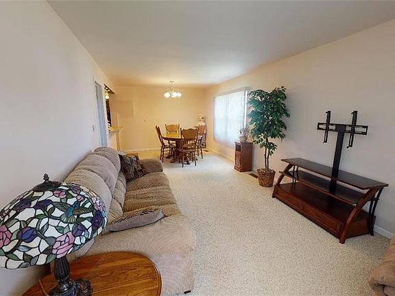 5th image of 160 Como Park Blvd