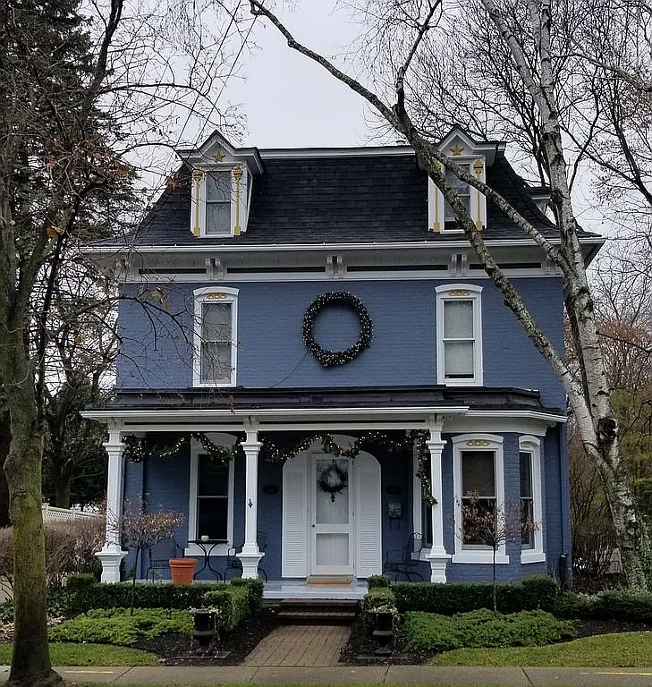 109 N Rogers St photo 1