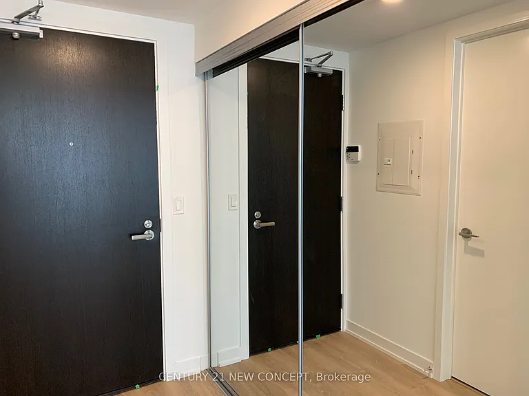 501 Yonge St #1603 — Photo 3