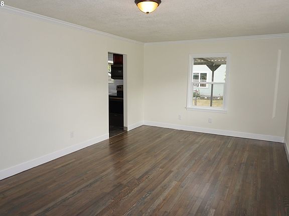 4th image of 5302 NE Hazel Dell Ave