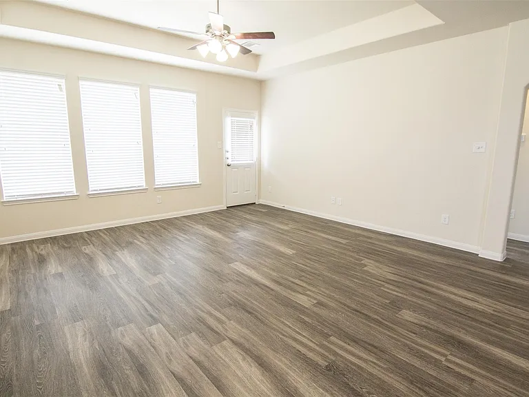 29614 Clover Shore Dr — Photo 5