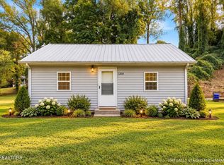 1208 Old Roane St, Harriman, TN 37748