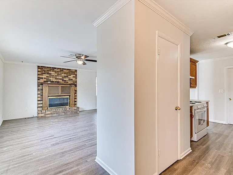 4116 Melrose Dr — Photo 6