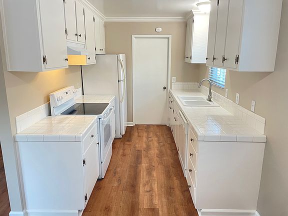 5th image of 1615 Grace Ave #1615
