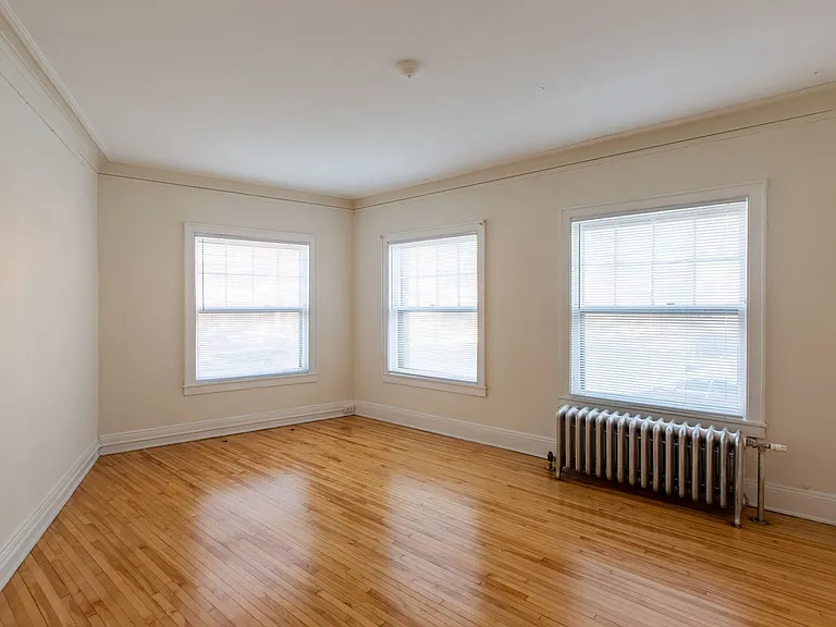 1325 West 27th St — Photo 8