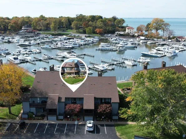 3208 N Marina View Dr, Pt Clinton, OH 43452