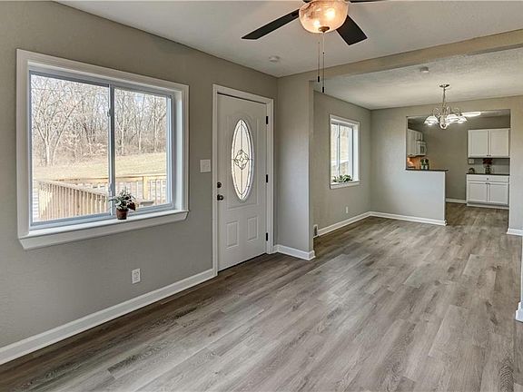 5th image of 7437 Riverview Ave