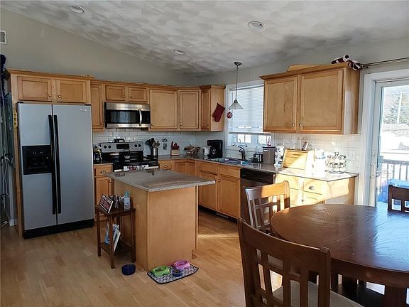 4th image of 55 Breezy Lake Dr