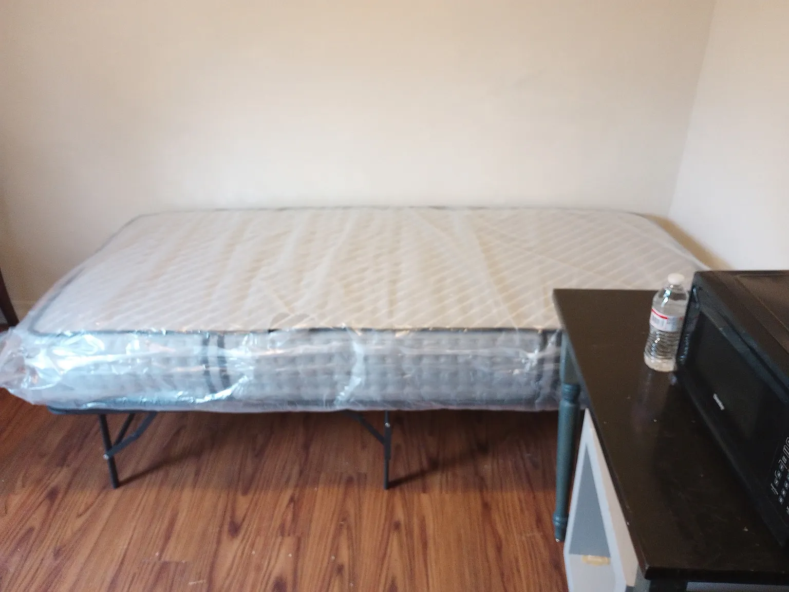 Studio, 400 sqft, $750 — Photo 2