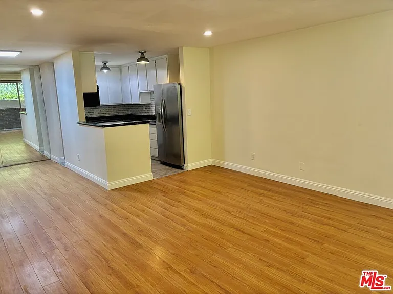6526 Ocean Crest Dr #102 — Photo 3
