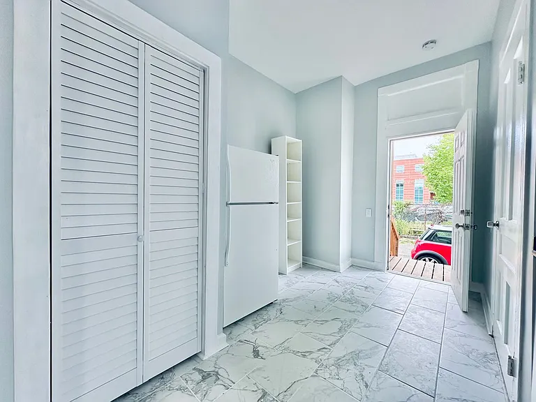 434 George St — Photo 2