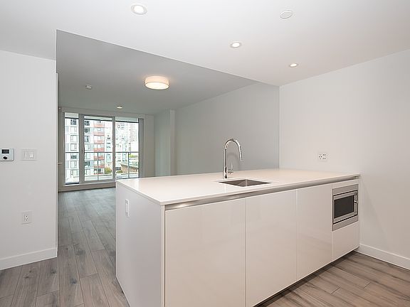 4th image of 1107 Richards St #401