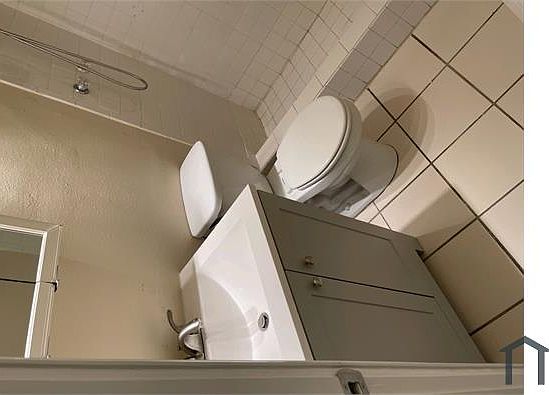 5th image of 223 SW 5th Ct APT 2