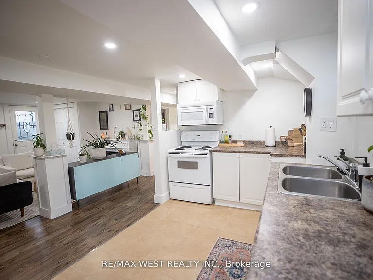 93 Peel St #2 — Photo 7