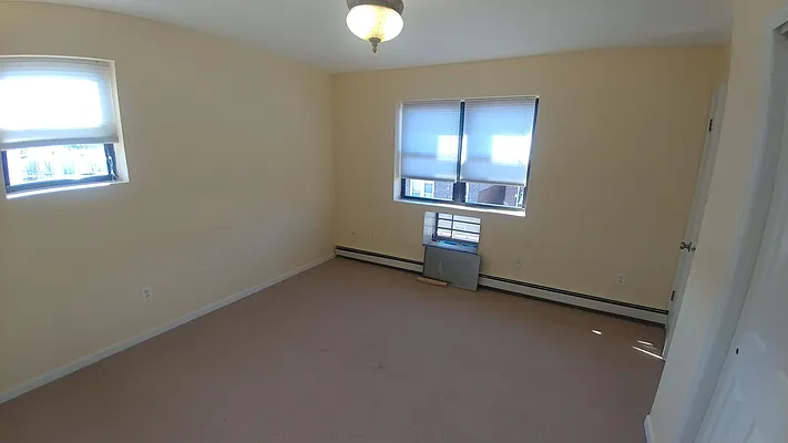 Rented by Halvatzis Realty | media 10