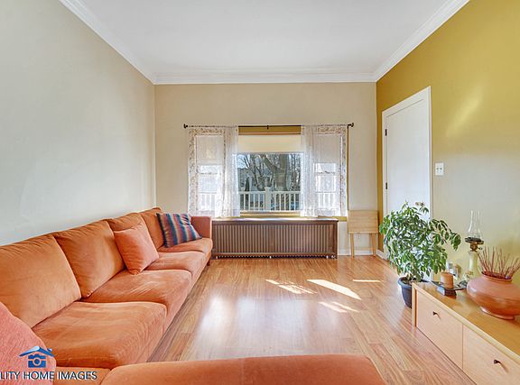 4th image of 4225 N Avers Ave