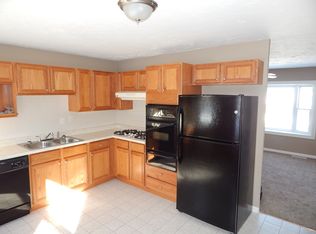 239 Rivers View Dr, Carpentersville, IL 60110