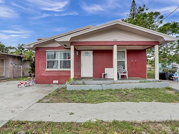 3rd image of 645 NW 14th Ter