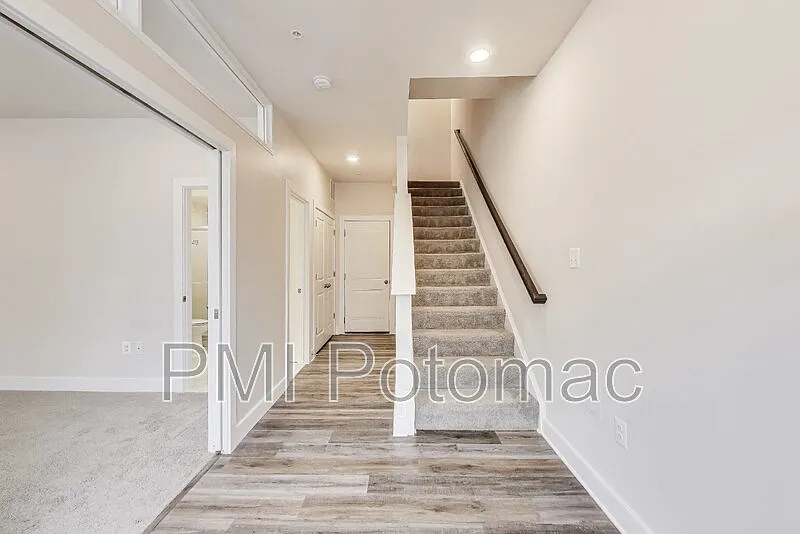 4 bed, 3.5 bath, 2235 sqft, $3,995 — Photo 3