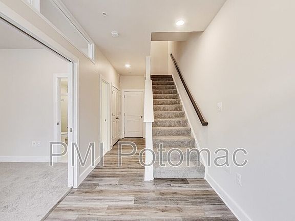 3rd image of 2547 Auden Dr