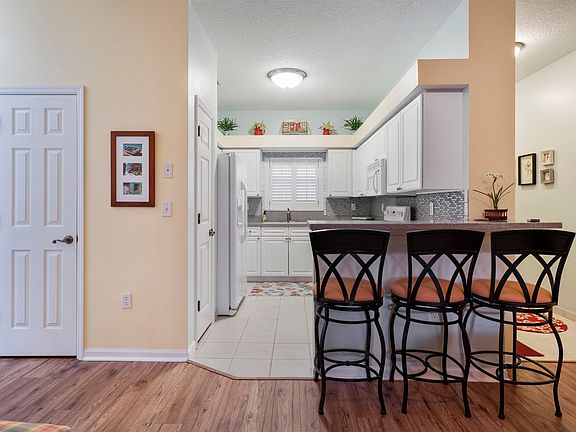 5th image of 104 Laurel Wood Way Unit 203