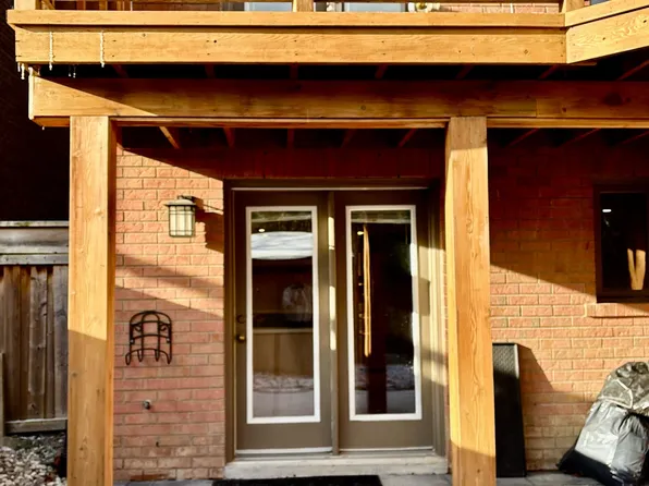 463 Hewitt Cir #Basement, Newmarket, ON L3X 2M1