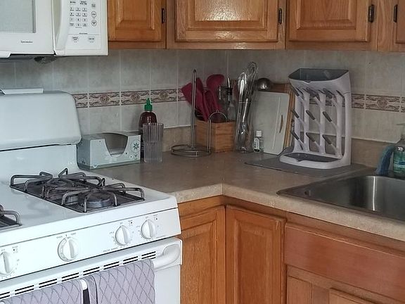 2nd image of 782A Hancock St #2