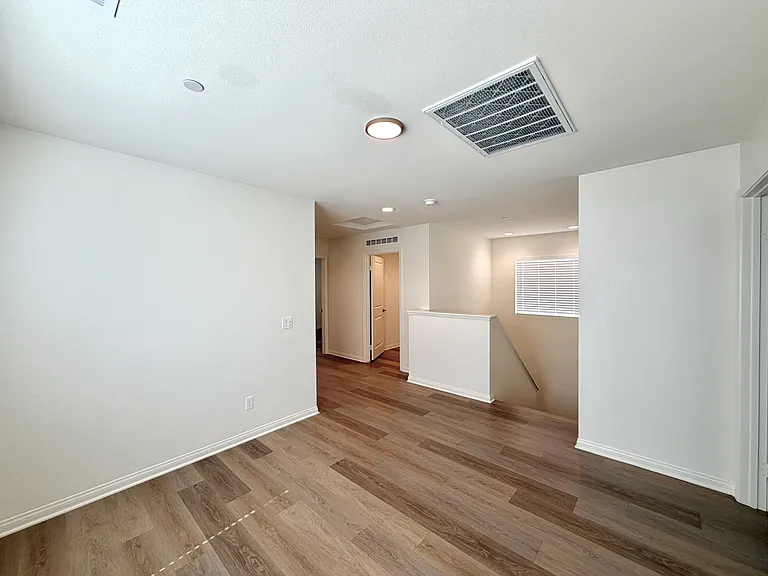 2616 W 2nd St — Photo 8