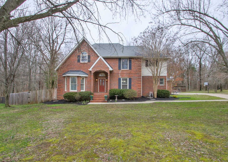 1st image of 205 Laural Hill Ct