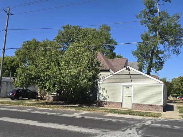 349 Derby St, Pekin, IL 61554