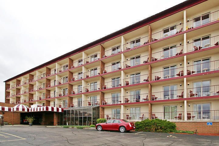 1st image of 300 Wrigley Dr #311