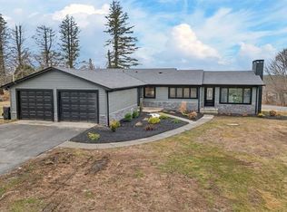 3 Set N Sun Dr, Scituate, RI 02831