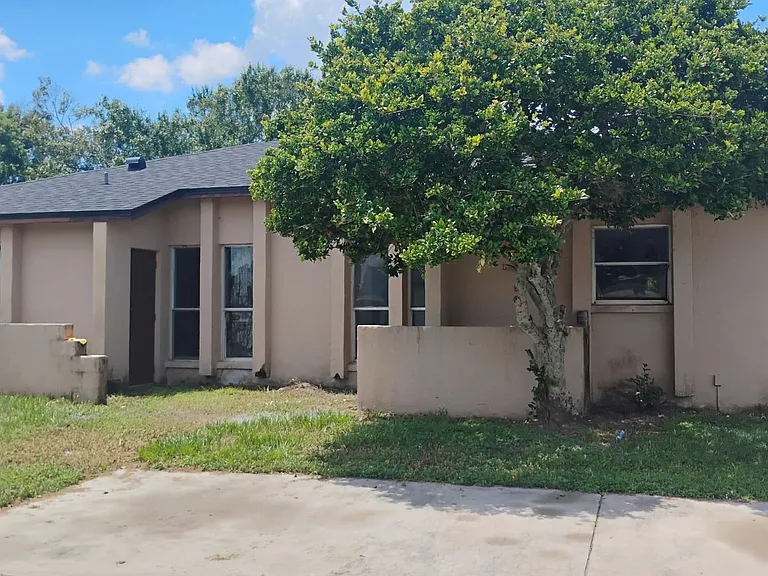 1027 Captiva Point — Photo 1