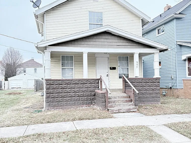557 Austin St — Photo 1
