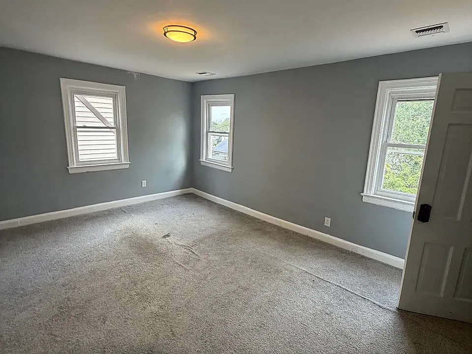 3 bed, 1000 sqft, $4,299 — Photo 3