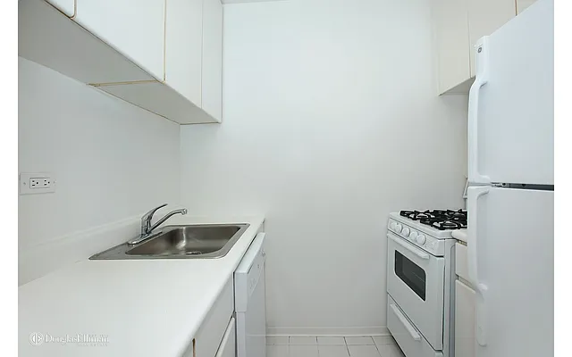 Rented by Douglas Elliman | media 27