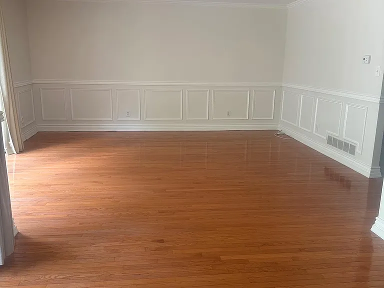 105 Montrose Ave — Photo 7