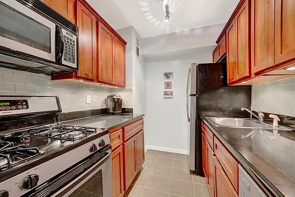 Sold by REMAX Elite | media 9