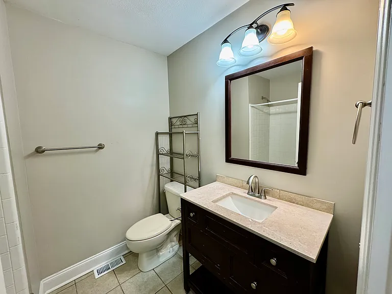 305 Anglewood Dr — Photo 11