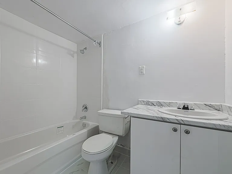 1440 Lawrence Ave W — Photo 11