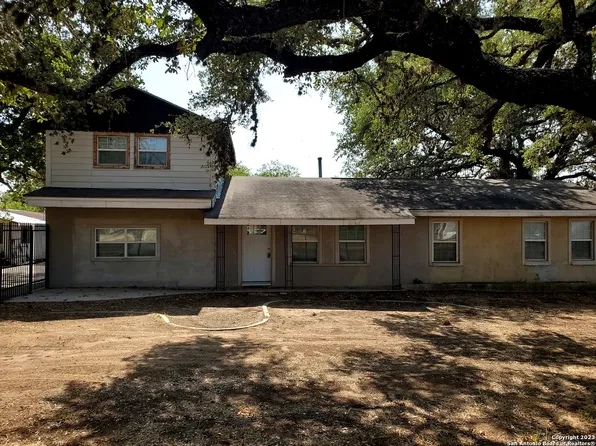 7330 E LOOP 1604, Adkins, TX 78101